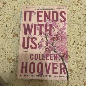 Colleen Hoover set!